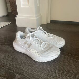 Under Armour Charged Womens Sneaker